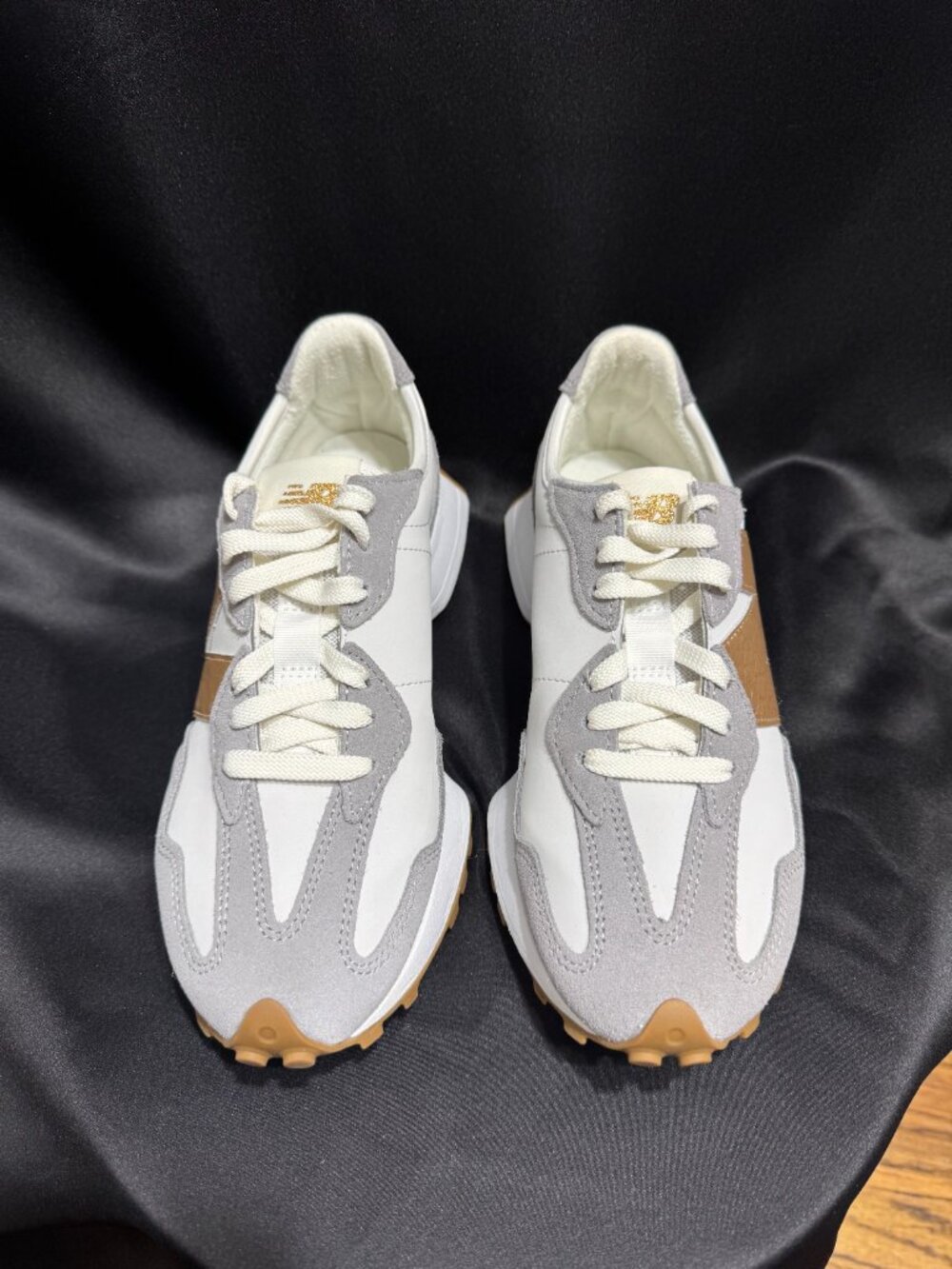 Women's New Balance 327 Size 8 - Picture 2 of 5
